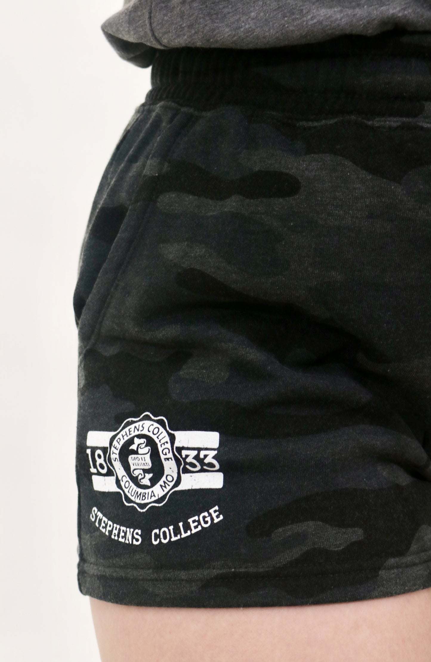 1833 Crest Shorts